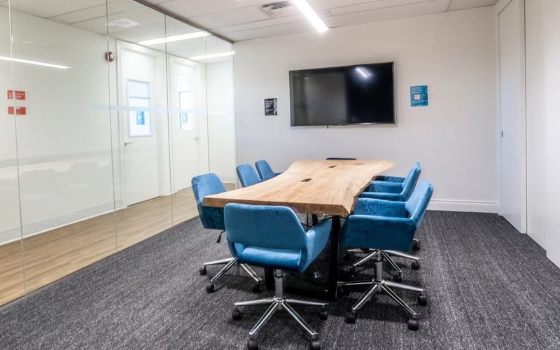 180 Dundas St W, Toronto Image 4