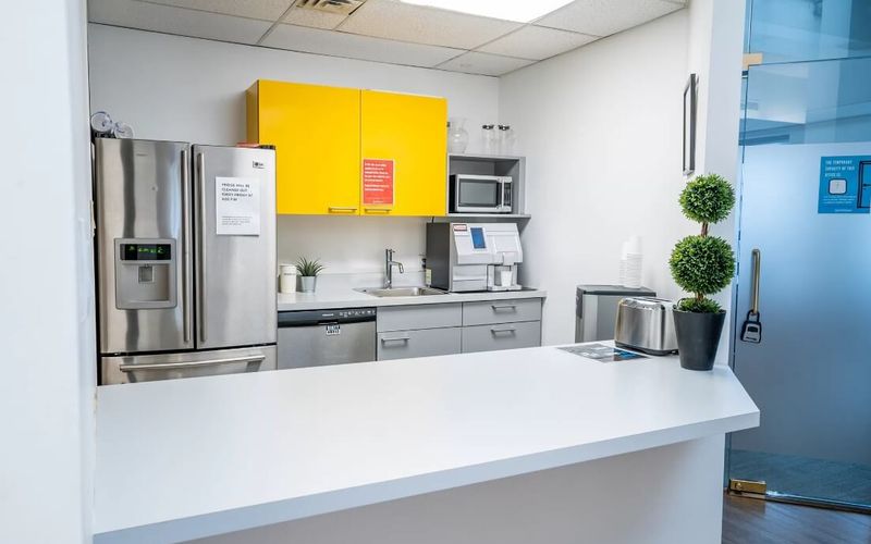 350 Bay St, Toronto Image 1