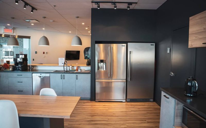 50 Saint-charles Street West, Longueuil Image 1