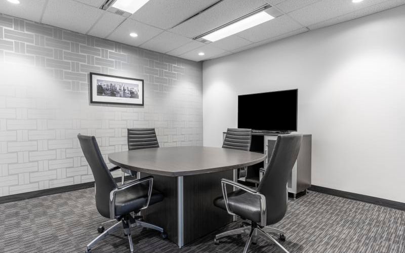 10665 Jasper Avenue, Edmonton Image 6