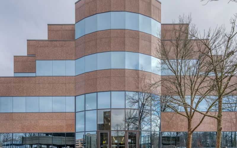 301 Edgewater Place, Wakefield Image 9