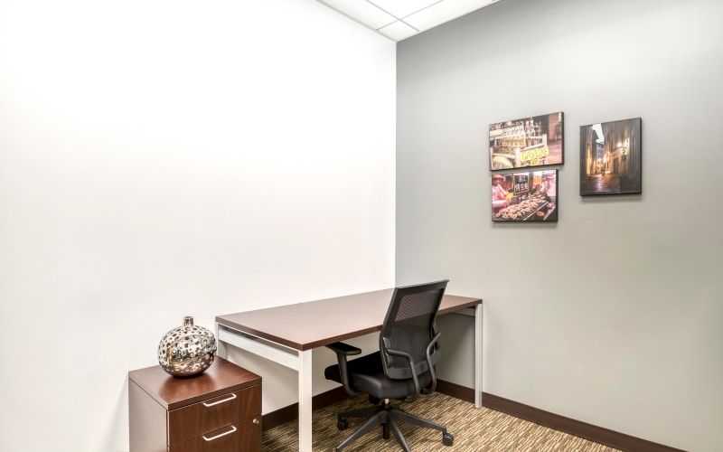 301 Edgewater Place, Wakefield Image 2