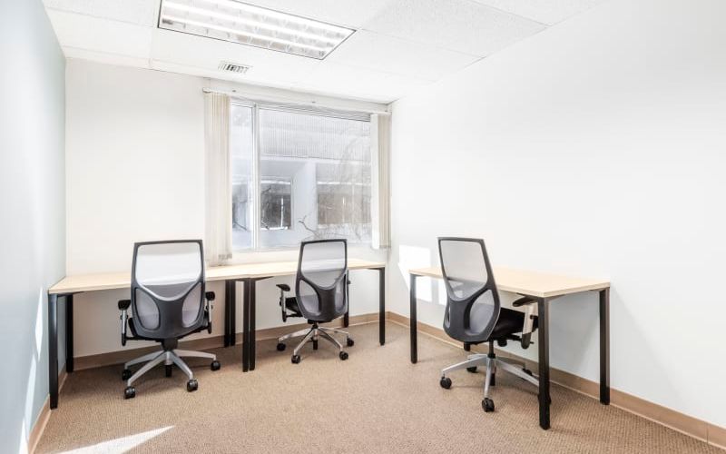 80 Orville Dr, Bohemia Image 1