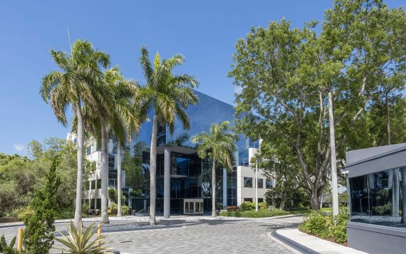 20801 Biscayne Boulevard, Miami Image 1