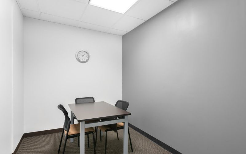 90 Burnhamthorpe Road West, Mississauga Image 2