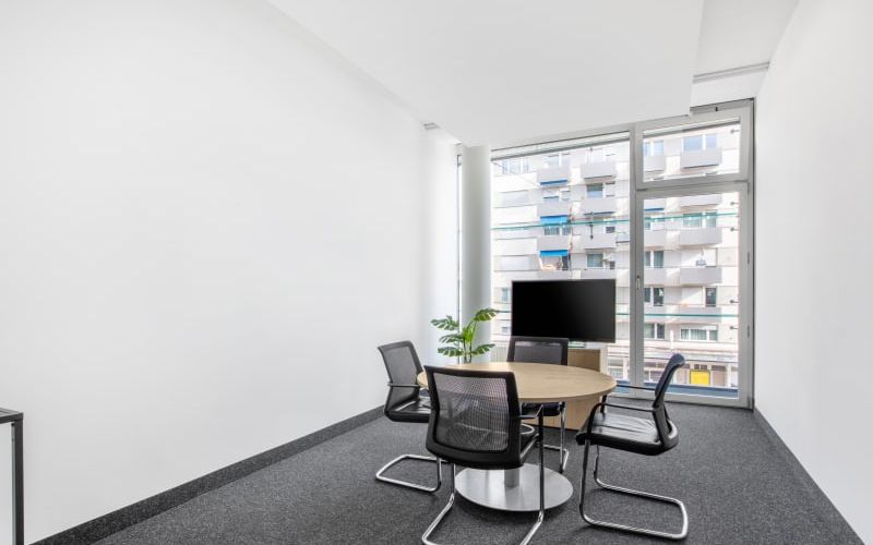 549 Badenerstrasse, Zurich Image 4