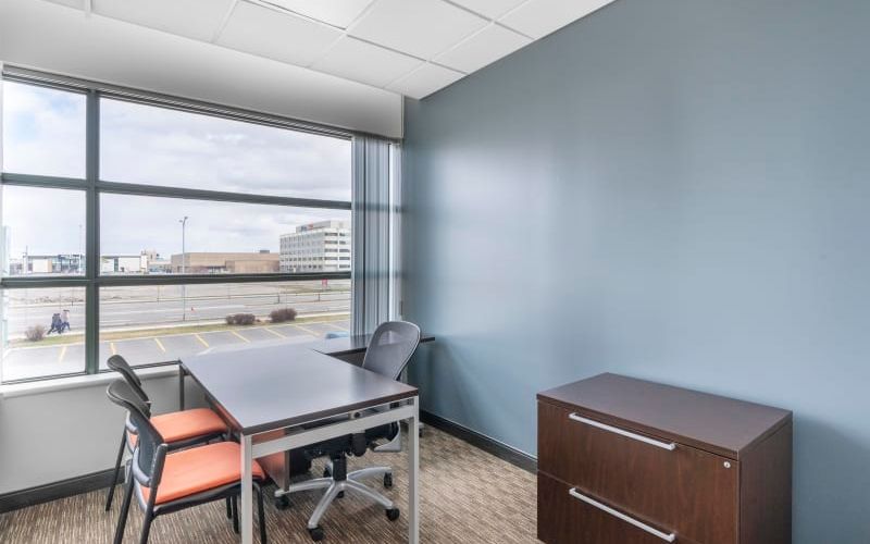 2572 Daniel-johnson Boulevard, Laval Image 4