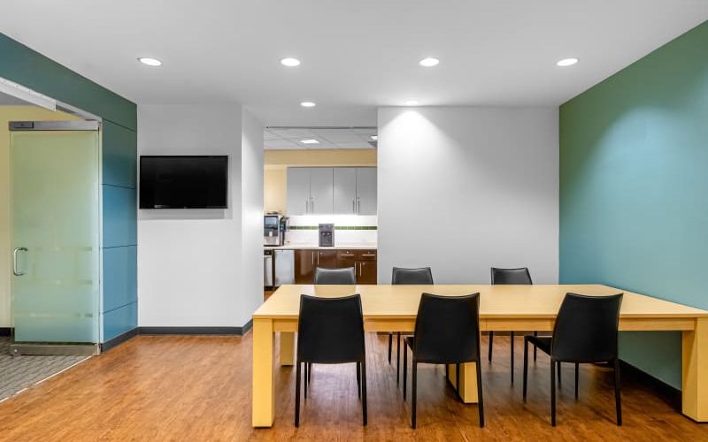 100 Crescent Court, Dallas Image 1