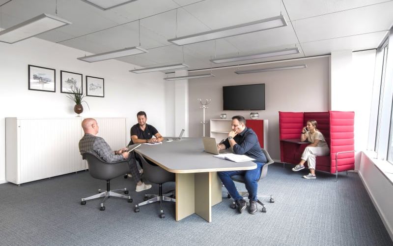 12 Am Flughafen, Frankfurt Am Main Image 1