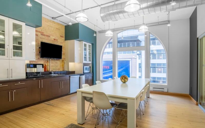 229 Yonge Street, Toronto Image 1
