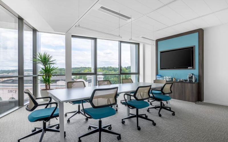 2-12 Parvis Colonel Arnaud Beltrame, Versailles Image 3