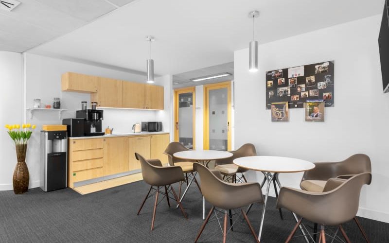 344/23/5 Zlaty Andel Nadrazni, Prague Image 2