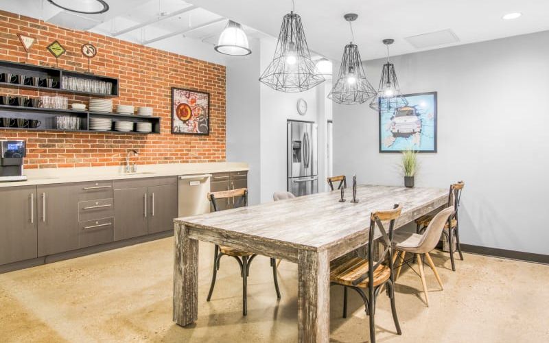 330 St Mary Avenue, Winnipeg Image 2