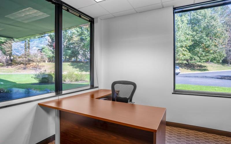 400 Rella Blvd, Suffern Image 6