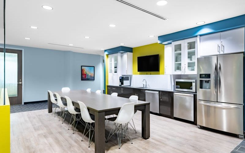 2010 Winston Park Drive, Oakville Image 1