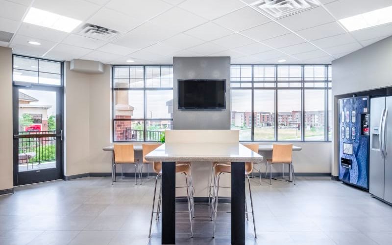 11670 Fountains Drive, Maple Grove Image 8