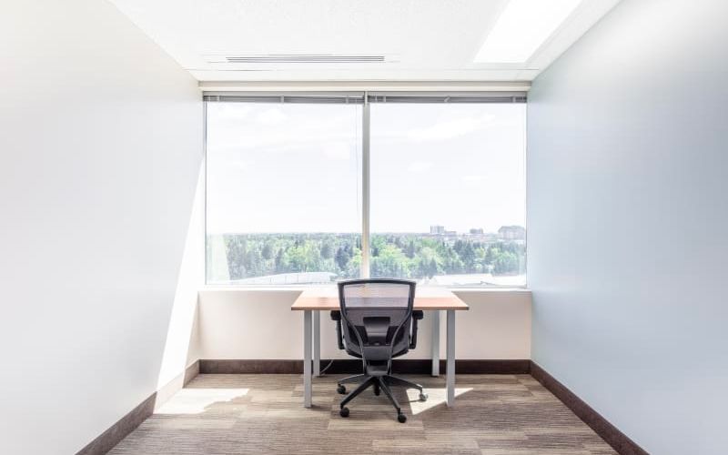 1816 Crowchild Trail Nw, Calgary Image 2