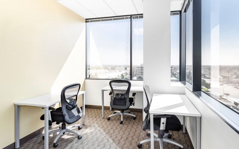 6 Centerpointe Drive, La Palma Image 5