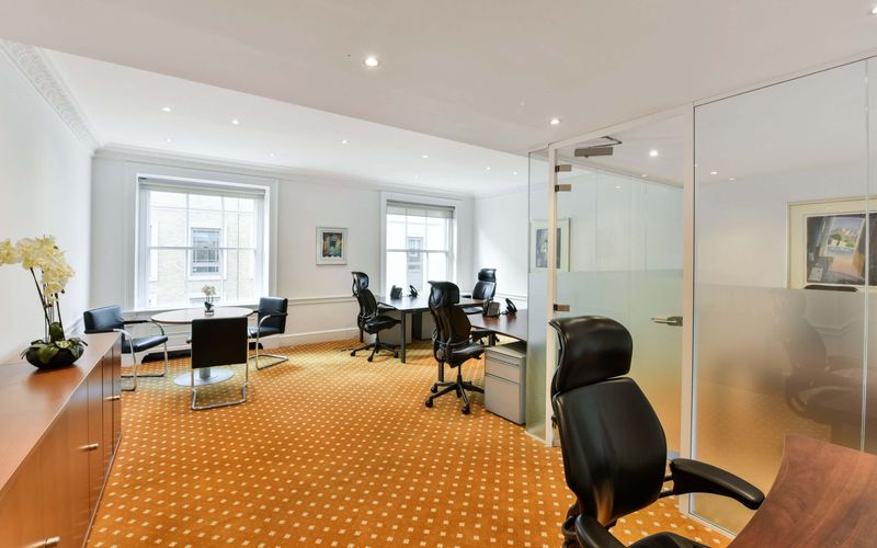 33 St James's Square, St James's, 25 DESKS 33 St James's Square, St James's Image 1