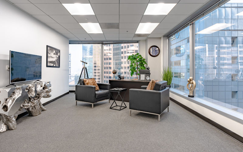 811 Wilshire Boulevard, Los Angeles Image 1