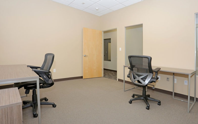 125 Michael Drive, Syosset Image 2