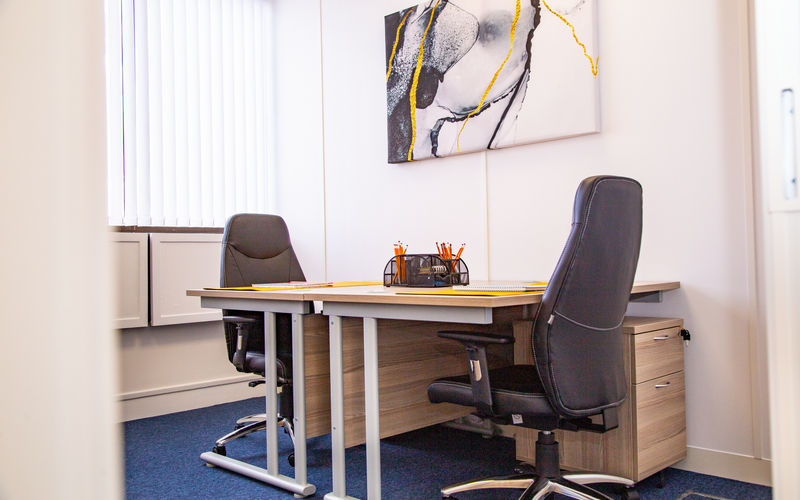 915 High Road, Finchley Image 1