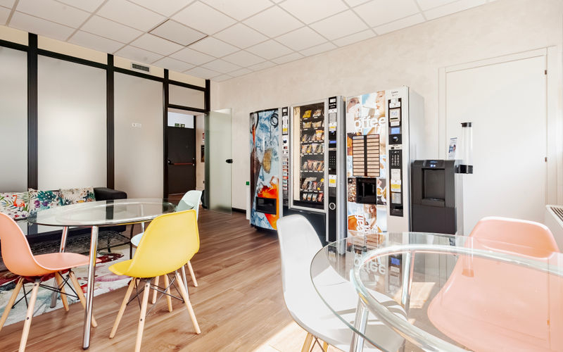 16 Via Lorenzo Valla, Milano Image 4