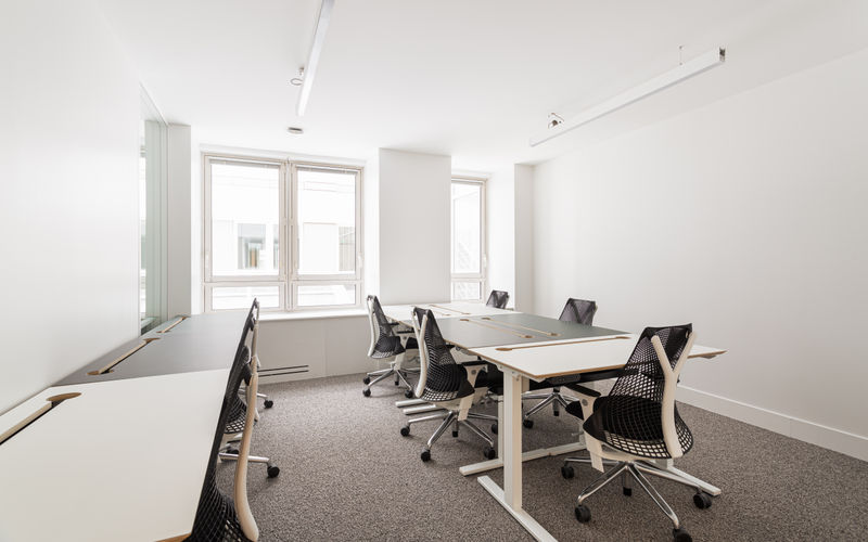 26 Rue De Montholon, Paris Image 12