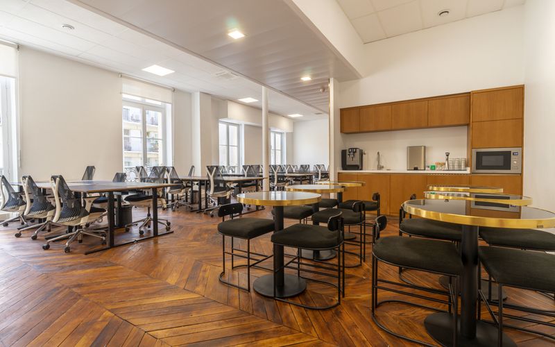 1 bis Av De La République, Paris Image 24