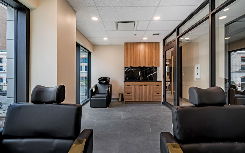909 5 Ave Sw, Calgary, 1 DESK 909 5 Ave Sw, Calgary Image 1