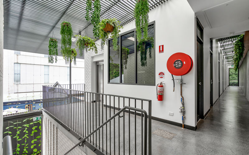 433 Logan Road, Greenslopes Image 1