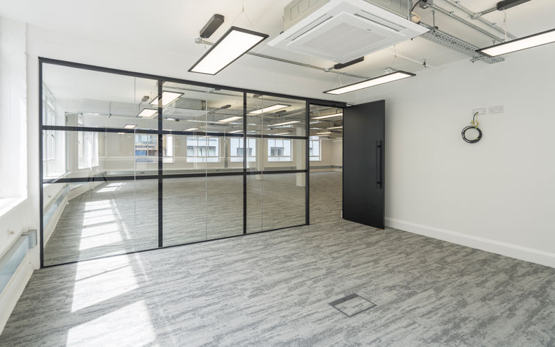 14 Charterhouse Bldgs Goswell Rd, London Image 3