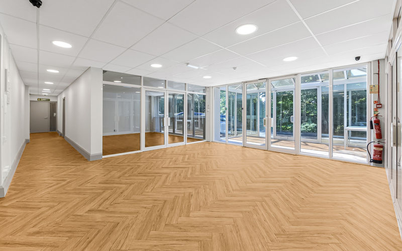 Restmor Way Hackbridge, Wallington, 4 DESKS Restmor Way Hackbridge, Wallington Image 1