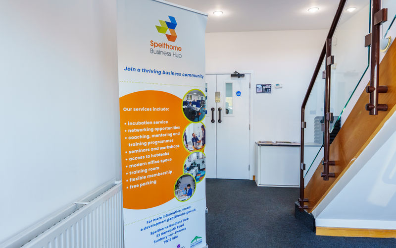 33 Hanworth Road, Surrey Image 5