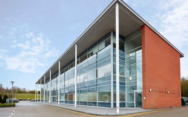 720 Centennial Court, Elstree Image 10