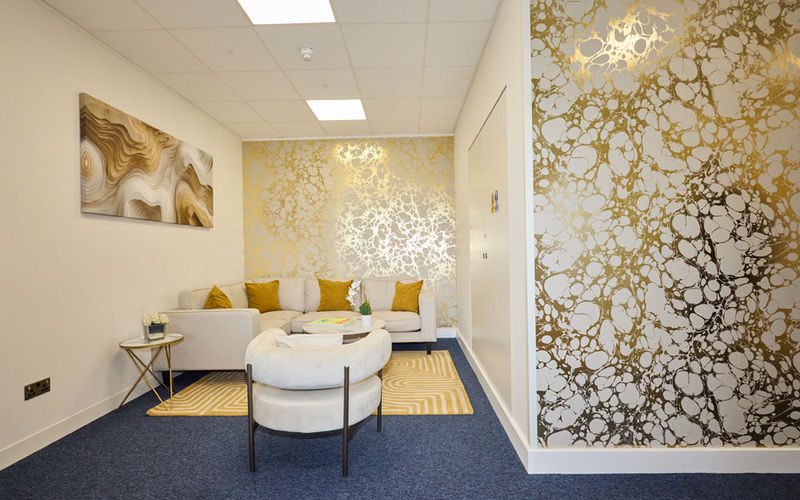 720 Centennial Court, Elstree Image 1