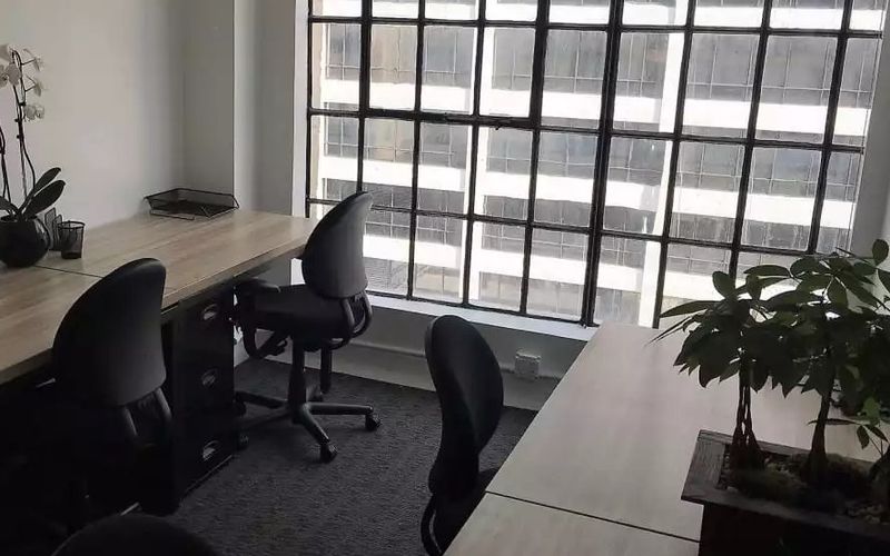 527 West 7th Street, Los Angeles, 10 DESKS 527 West 7th Street, Los Angeles Image 1