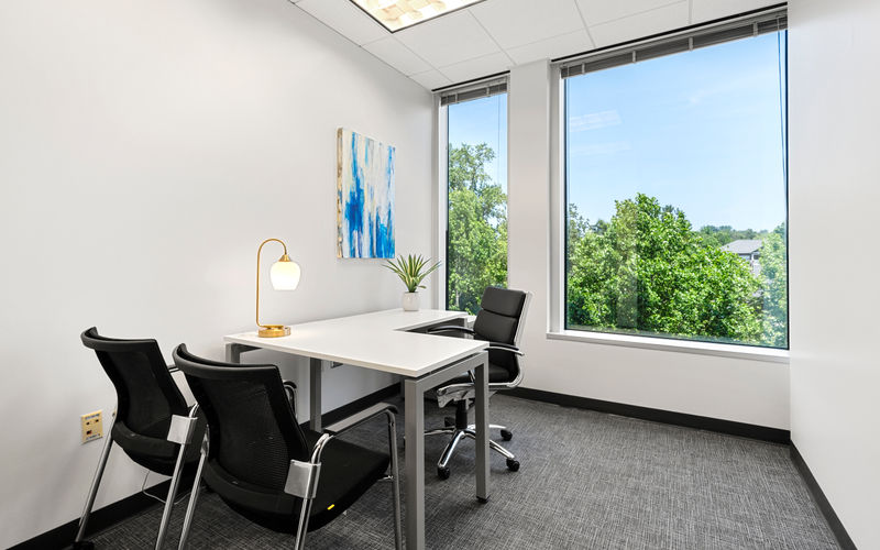 1050 Crown Pointe Parkway, Atlanta Image 3