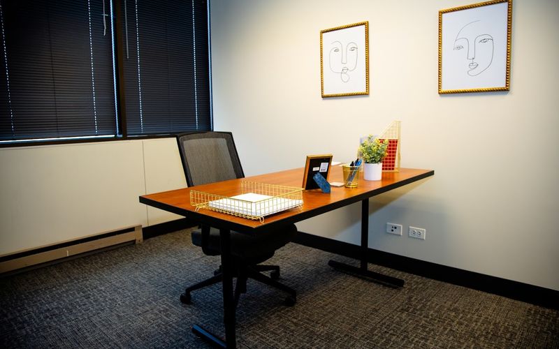 800 Roosevelt Rd, Glen Ellyn, 5 DESKS 800 Roosevelt Rd, Glen Ellyn Image 1