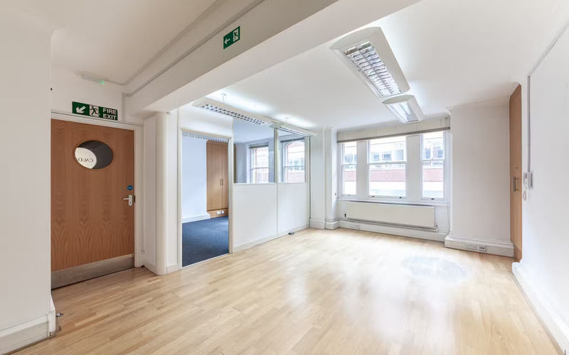 26 Eastcastle Street, Fitzrovia Image 3