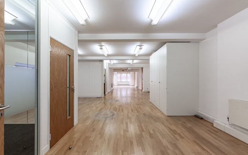 26 Eastcastle Street, Fitzrovia Image 2