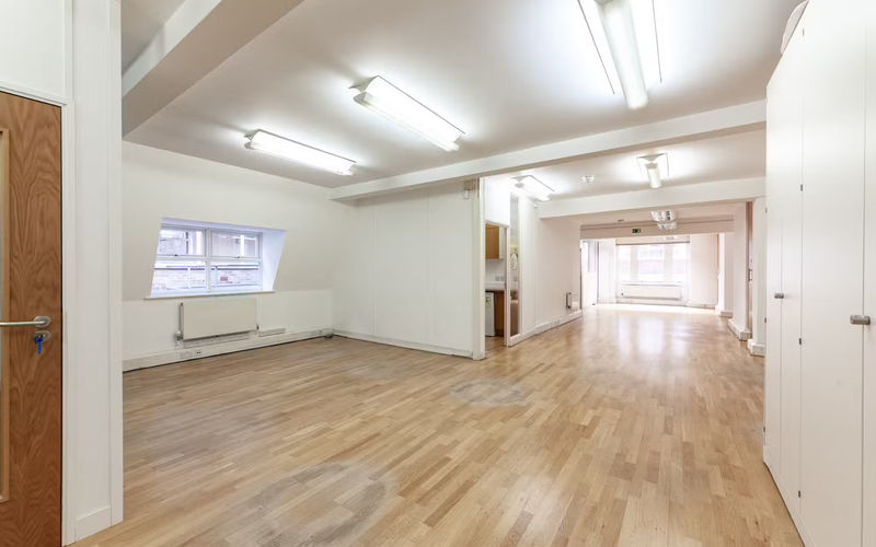 26 Eastcastle Street, Fitzrovia Image 4