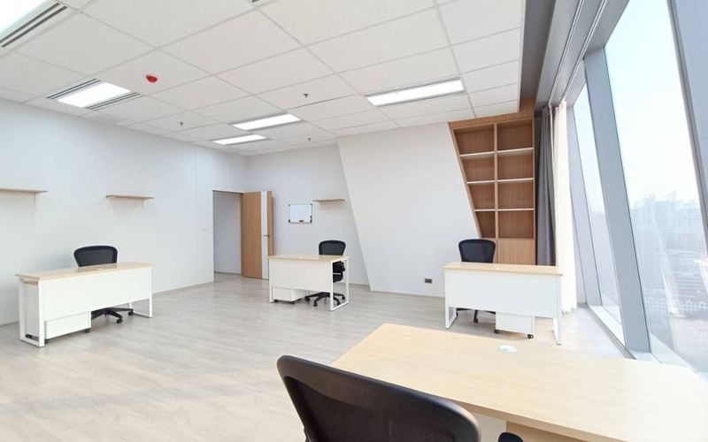 Chit Lom Alley Ploenchit Road, Pathum Wan Image 9