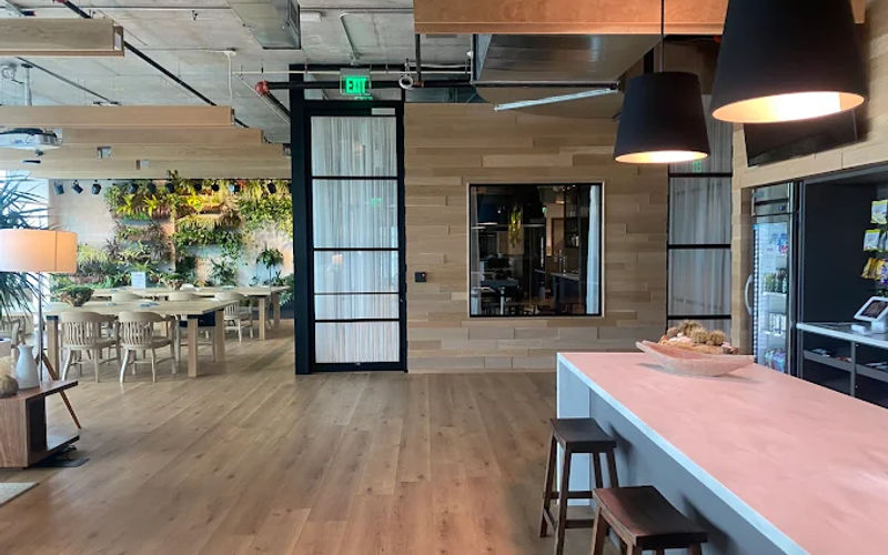 4850 Tamiami Trail N, Naples Image 1