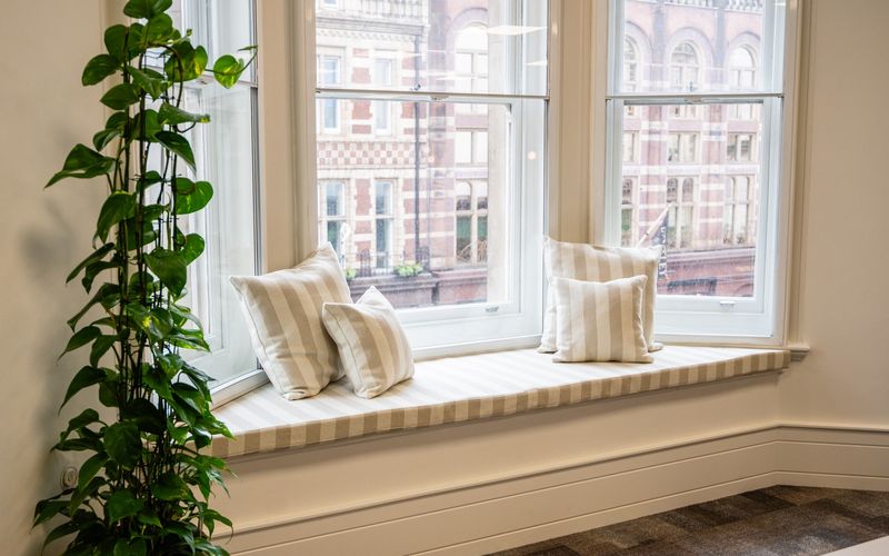 166 Piccadilly, St James's Image 1