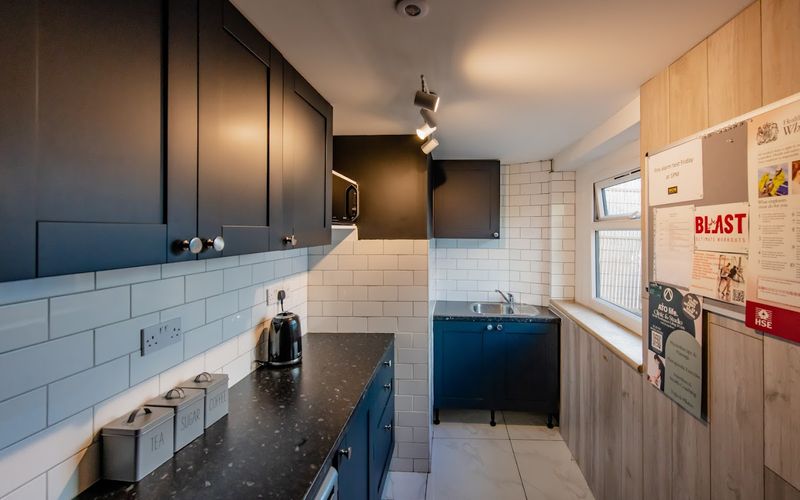 Wendover Court, Western Avenue Image 4