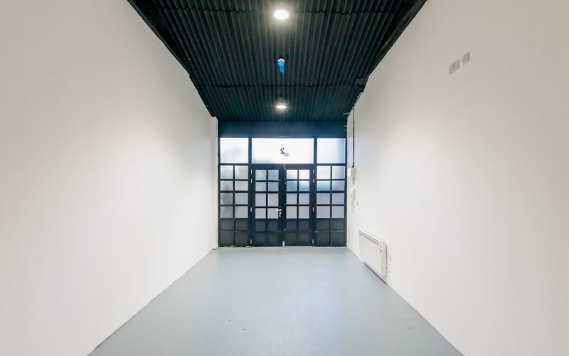 Wendover Court, Western Avenue Image 9