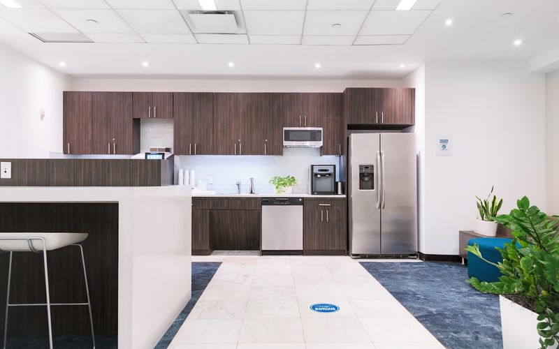 535 5th Ave, New York Image 2