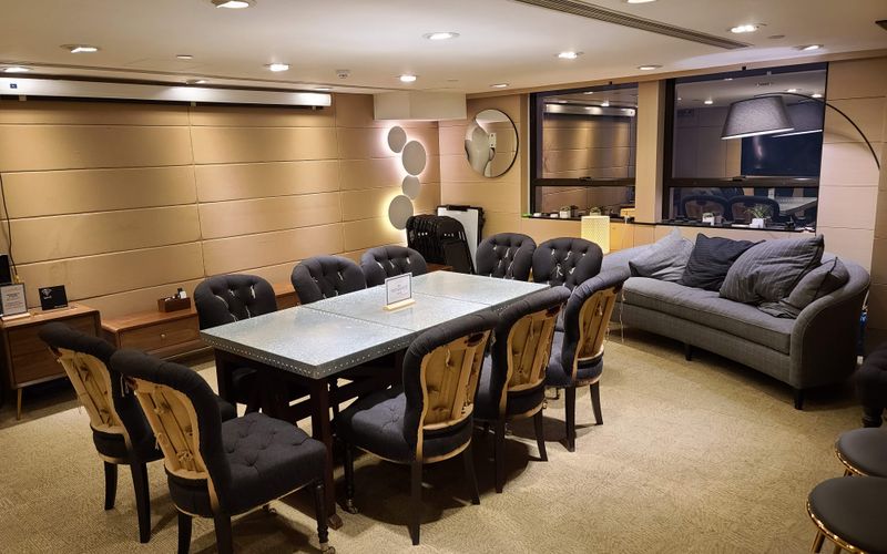 8 Hysan Avenue, Causeway Bay Image 1