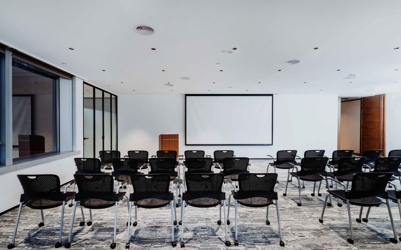 3 Garden Road, Central Image 4